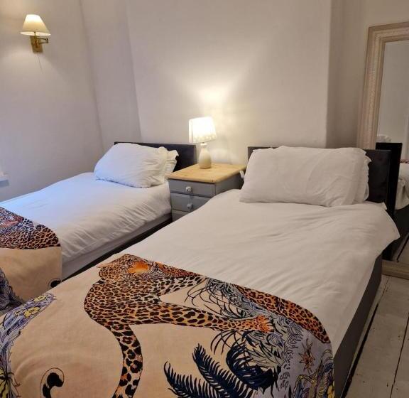 اتاق استاندارد با چشم‌انداز, Phoenix Rise Retreat