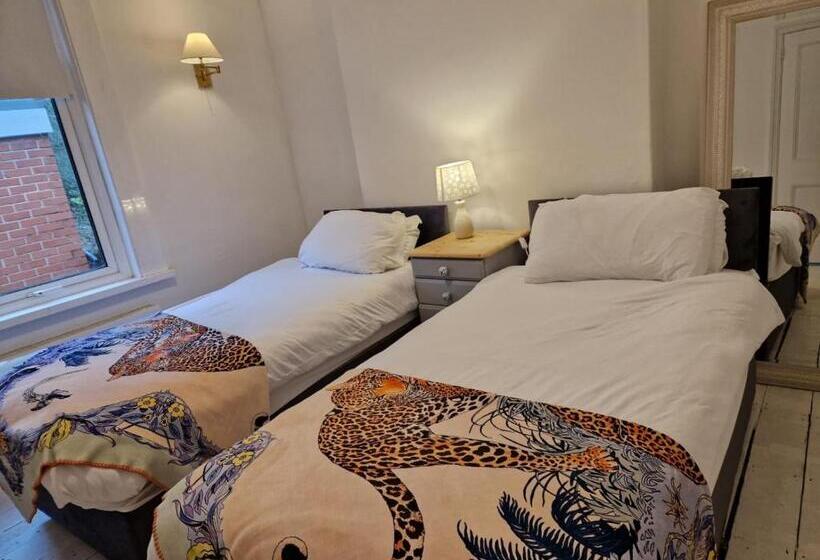 اتاق استاندارد با چشم‌انداز, Phoenix Rise Retreat