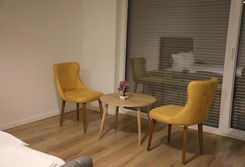 اتاق استاندارد با بالکن, Andoena Resort