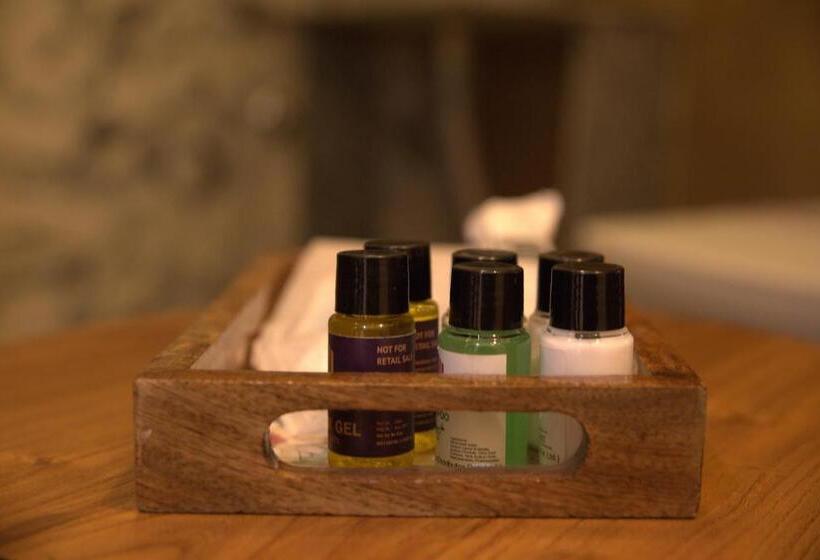 סוויטת ג'וניור עם מרפסת, B2l Hills At Tapoavn