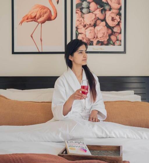 סוויטת ג'וניור עם מרפסת, B2l Hills At Tapoavn