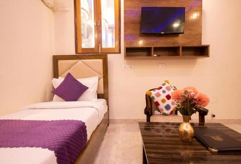 חדר משפחתי, B2l Hills At Tapoavn