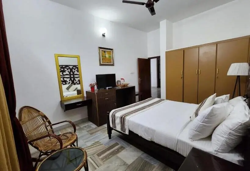 Chambre Standard avec Balcon, Bharatham Heritage Inn