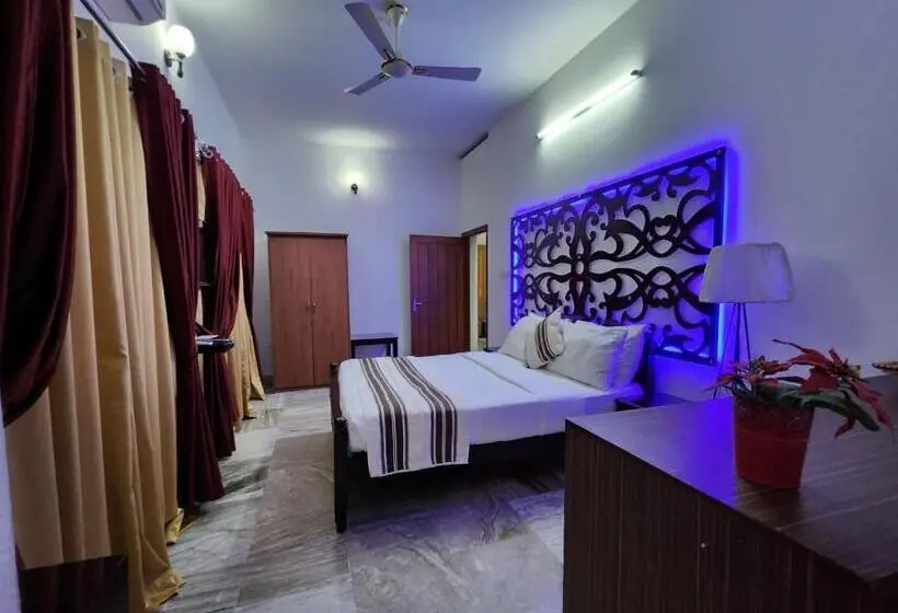 Chambre Standard avec Balcon, Bharatham Heritage Inn