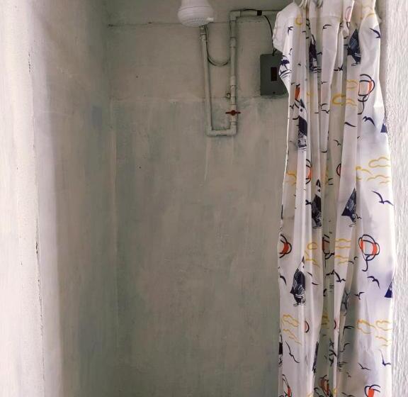 اتاق استاندارد با سرویس بهداشتی مشترک, Caracol