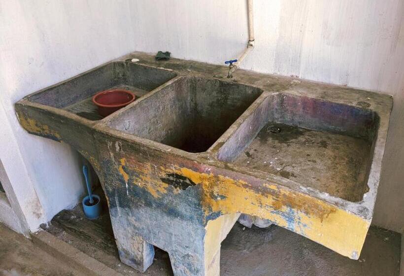 اتاق استاندارد با سرویس بهداشتی مشترک, Caracol