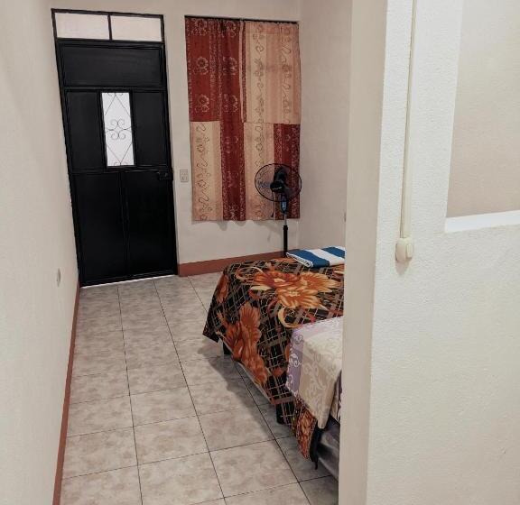 اتاق استاندارد با سرویس بهداشتی مشترک, Caracol