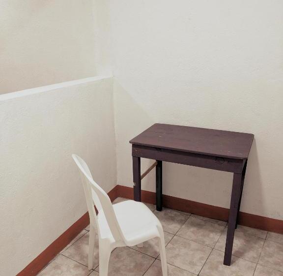 اتاق استاندارد با سرویس بهداشتی مشترک, Caracol