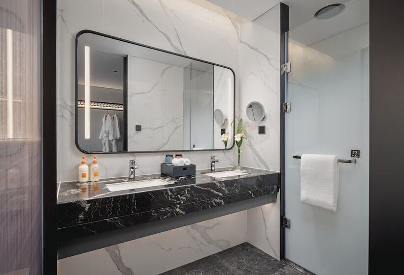 Camera Standard, Crowne Plaza Shangluo By Ihg