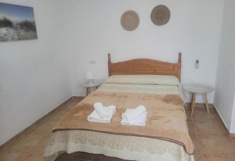 חדר סטנדרט לארבעה, La Llar De Laura 2