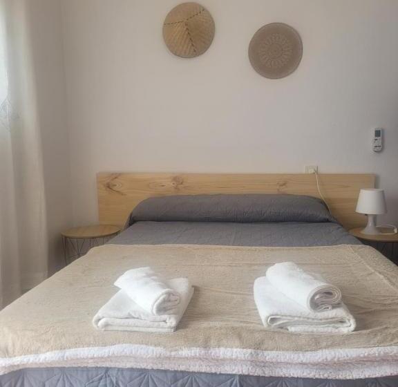 חדר סטנדרט לשלושה, La Llar De Laura 2