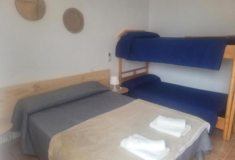 חדר סטנדרט לשלושה, La Llar De Laura 2