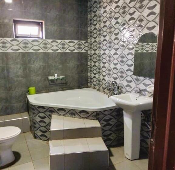 اتاق لوکس, Luckyone