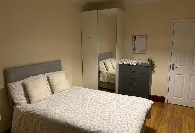 غرفة قياسية, 29 Ansell Road