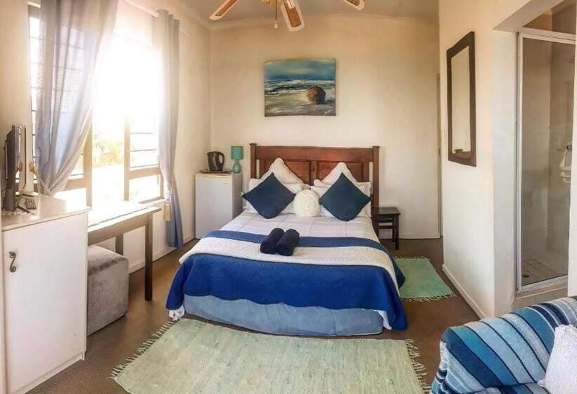 オーシャンビュースタンダードルームバルコニー付き, Bayview Guest House