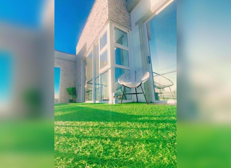 סוויטה עם מרפסת, Kwaaamiii