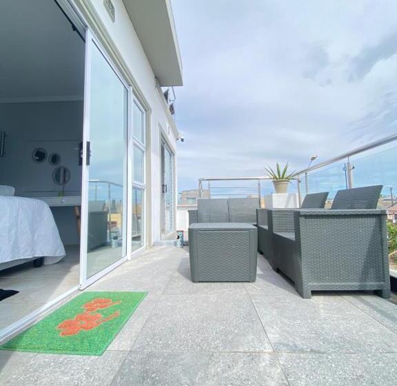 סוויטה עם מרפסת, Kwaaamiii