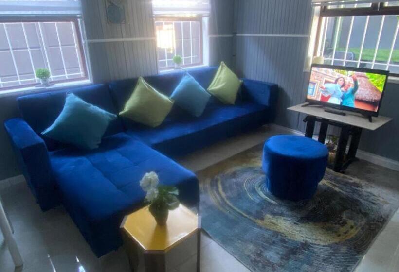 חדר משפחתי, Kwaaamiii