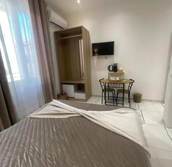 اتاق استاندارد, Laura Rooms