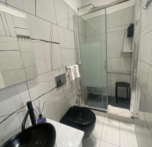 اتاق استاندارد, Laura Rooms