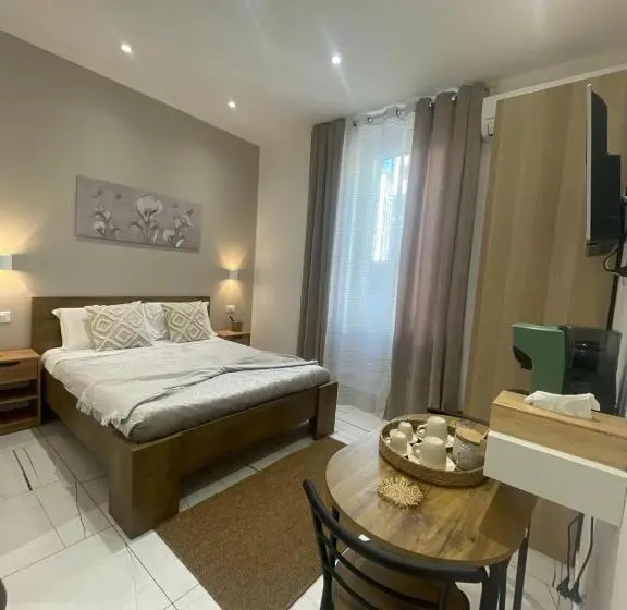 اتاق استاندارد, Laura Rooms