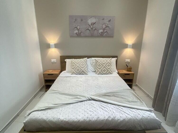 اتاق استاندارد, Laura Rooms