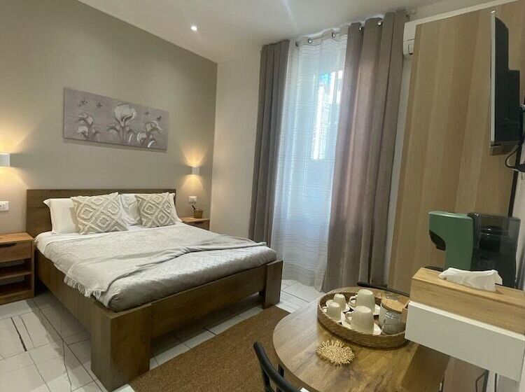 غرفة قياسية, Laura Rooms