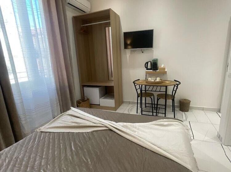 اتاق استاندارد, Laura Rooms