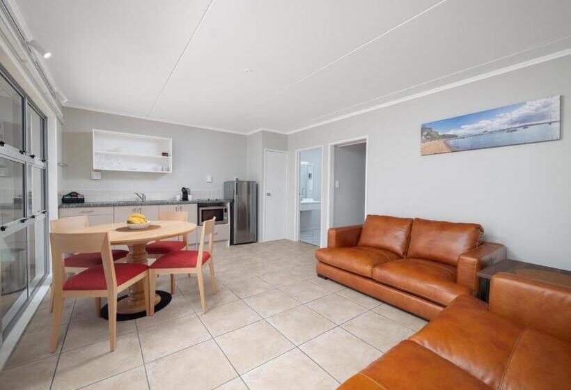 キングサイズベッドのデラックスルーム, The Captains Motel