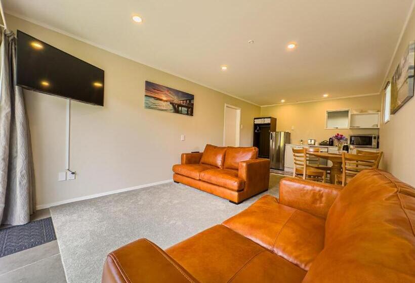 ガーデンビュースタンダードルーム, The Captains Motel