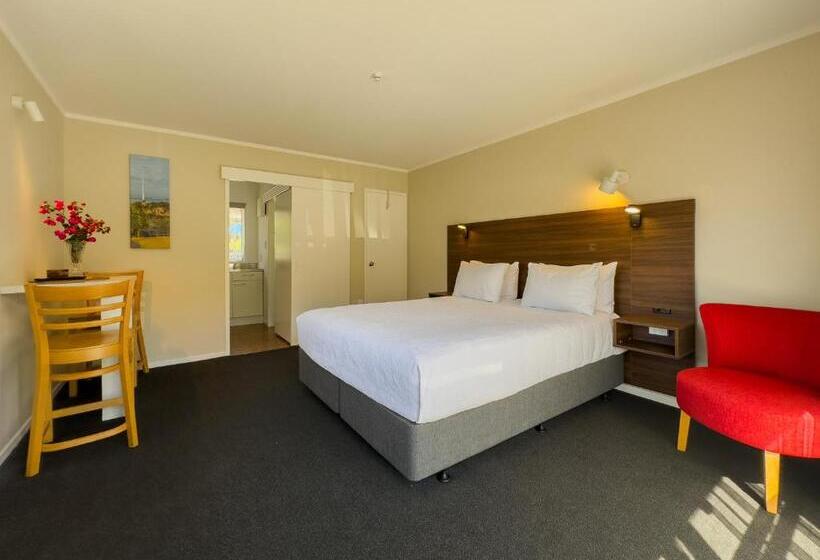 Студия Deluxe, The Captains Motel