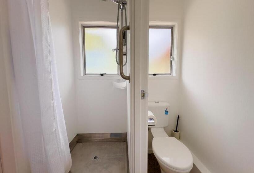 デラックススタジオ, The Captains Motel