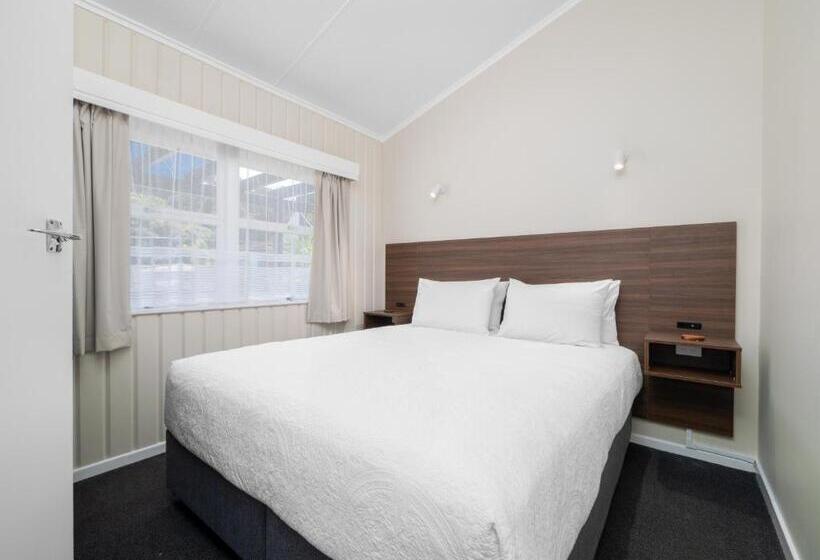 ファミリールーム, The Captains Motel