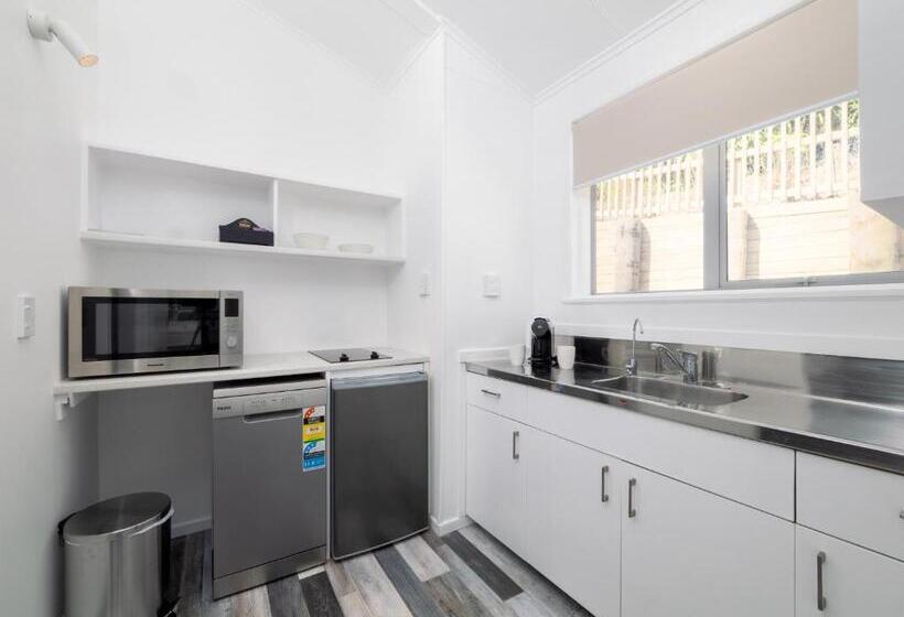 ファミリールーム, The Captains Motel