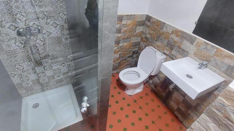 تختخواب در اتاق مشترک, Hostel Banana Dar Baroud