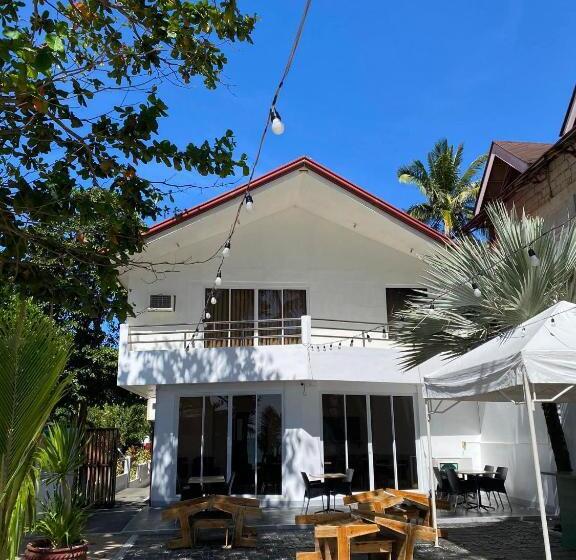 اتاق لوکس, Castle Rock Boracay