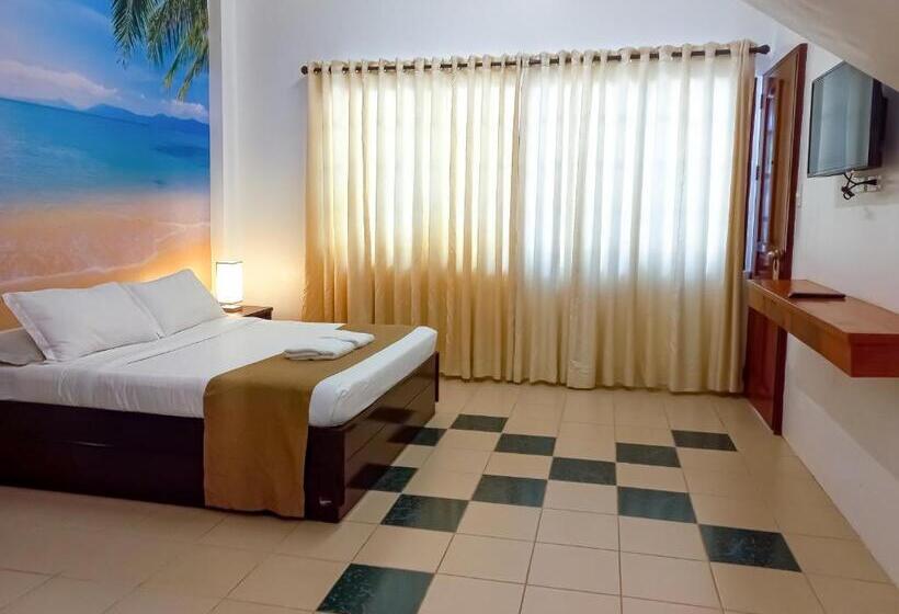 اتاق لوکس, Castle Rock Boracay