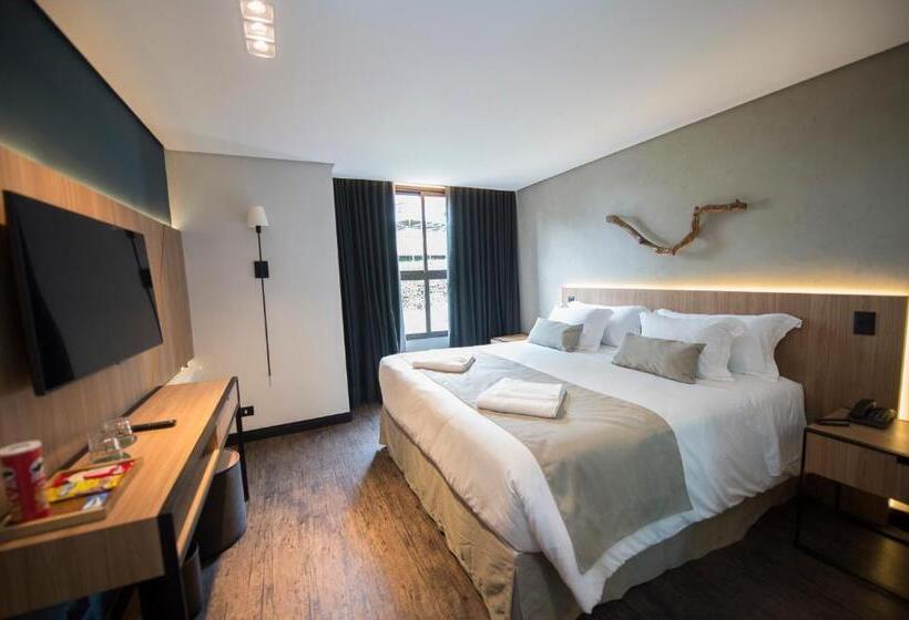 Номер Стандарт, Pinot