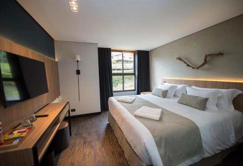 Номер Стандарт, Pinot