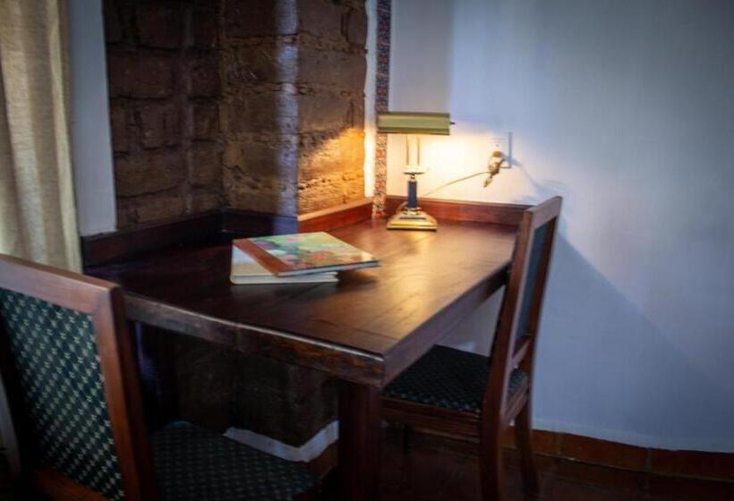 غرفة قياسية, Solache Inn