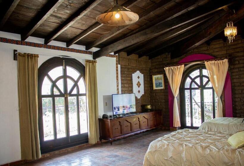 غرفة ديلوكس, Solache Inn