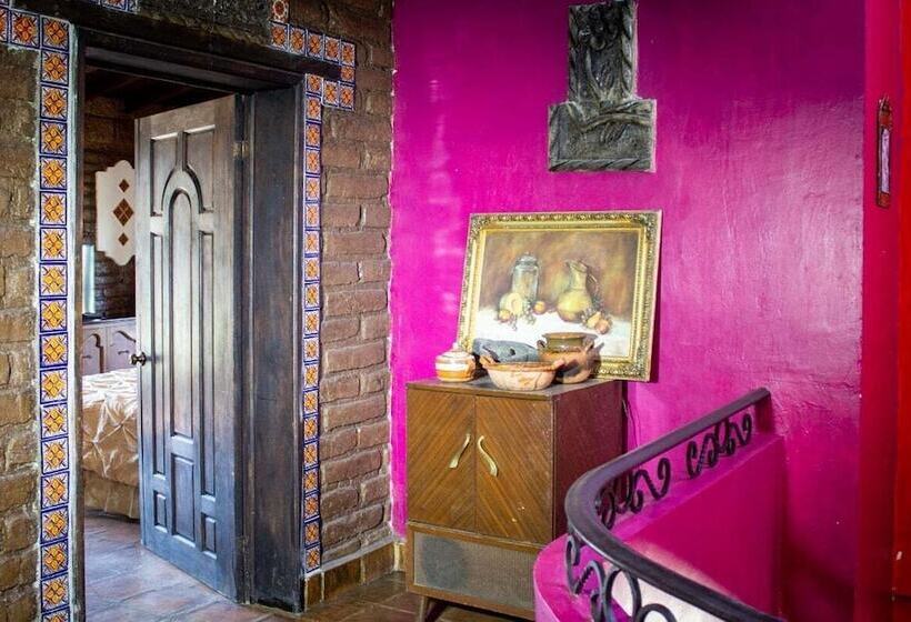 غرفة ديلوكس, Solache Inn