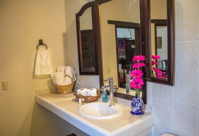 غرفة ديلوكس, Solache Inn