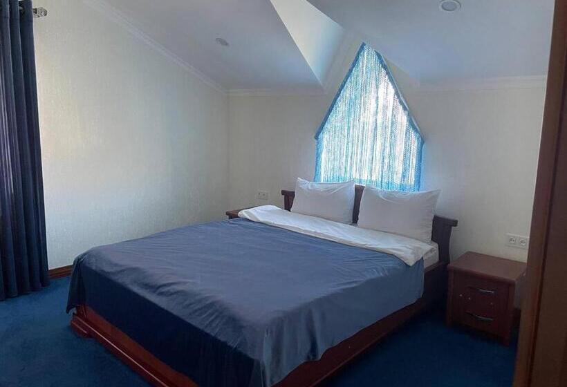 סוויטה משפחתית, Oasis Sun Club