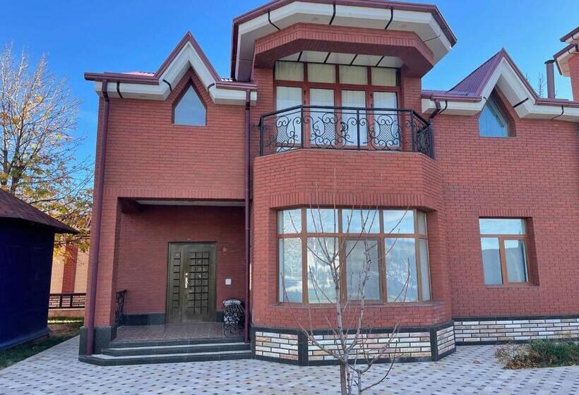 סוויטה משפחתית, Oasis Sun Club