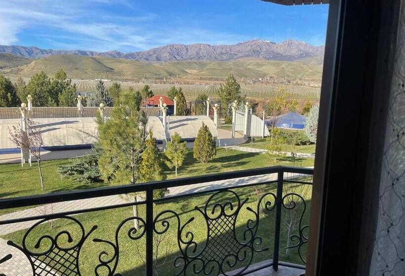 סוויטה משפחתית, Oasis Sun Club