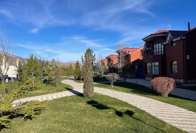 סוויטה משפחתית, Oasis Sun Club