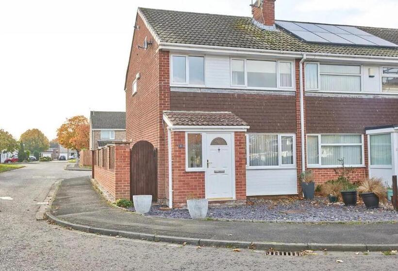 منزل غرفة نوم واحدة, Cosford House   2 Bedroom