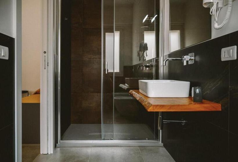 اتاق راحتی سه تخته, Olympus