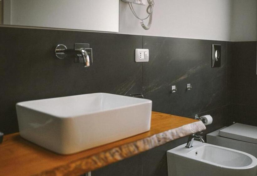 اتاق راحتی سه تخته, Olympus